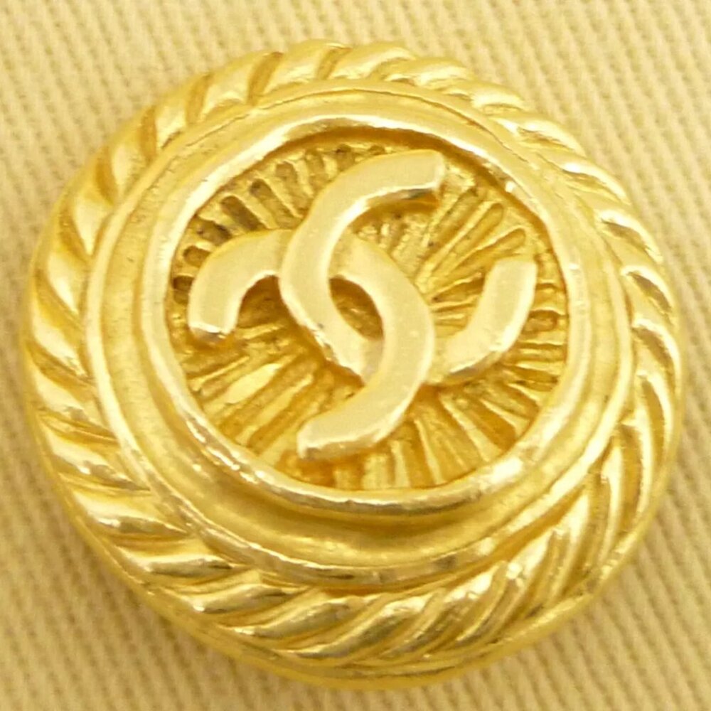 Authentic CHANEL Vintage Coco Mark Earrings Gold Brass - Picture 4 of 11